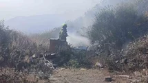 Erdek’te mezarlık girişindeki ot yangını büyümeden söndürüldü