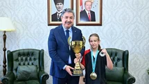 Eskişehirli Şampiyon Asel Özdalgın Valiyi Ziyaret Etti