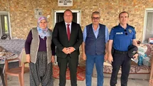 Sehit babasına anlamlı ziyaret
