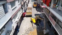 Efeler’de Yol Yenileme Çalışmaları Devam Ediyor