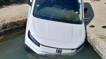 Manavgat'ta Ticari Araç Sulama Kanalına Düştü
