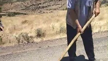 Çermik’te mahalle yolu muhtar ve vatandaşlar tarafından onarıldı