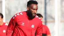 Sivasspor Aaron Appindangoye ile Yeniledi