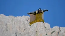 Kemaliye'de Wingsuit Atlayışları Heyecan Verdi