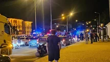 Orta refüje çarpan otomobil takla attı: 2 yaralı