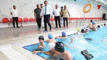Ağrı’da çocuklar "Yüzme Bilmeyen Kalmasın" projesiyle havuzla buluşuyor