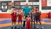 Yunusemre’nin minik pehlivanları madalyaları topladı