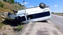 Minibüs takla attı: 1 yaralı