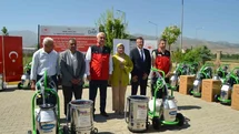 Muş’ta manda yetiştiricilerine süt sağım ve elektrikli yayık makinesi desteği