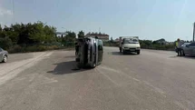 Payas’ta çarpışmayla yan yatan otomobilin sürücüsü yaralandı