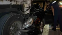 Bolu’da lüks SUV park halindeki tıra çarptı: 1 yaralı