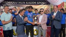 Cirit finalinde geri dönüş: 7 puan geriden geldi, yarım puan farkla Bayburt şampiyonu oldu