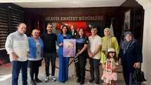 Polis çifte anlamlı veda