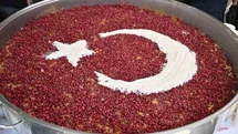 Manisa Büyükşehir’den Alaybey ve Laleli pazarlarında aşure ikramı