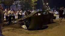 Iğdır’da otomobil aydınlatma direğine çarptı: 3 kişi yaralandı