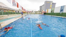 Mersin’de 7’den 77’ye herkes yüzme kurslarında buluşuyor