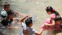 40 metreden dökülen buz gibi sular sıcaktan bunalanları ağırlıyor