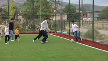 Okullar kapanınca çocuklar mahallelerindeki yeni sahayı doldurdu