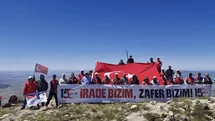 15 Temmuz için zirveye tırmandılar