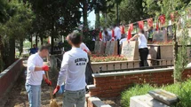 Hükümlü ve cezaevi personelinden şehitliğe anlamlı ziyaret