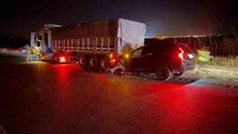 Yozgat’ta otomobil tıra çarptı: 3 yaralı