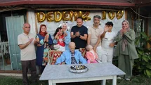100 yaşına giren Ali dedeye doğum günü kutlaması