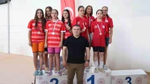 Yüzme müsabakalarında madalyalar sahiplerini buldu