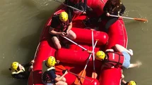 Sıcaktan bunalanlar karasu nehri’nde raftingle serinliyor