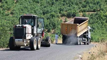 Elazığ’ın köy yollarında iyileştirme çalışmaları sürüyor