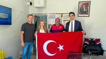 15 Temmuz öncesi esnafa Türk bayrağı dağıtıldı
