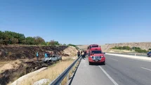Bariyerlere çarpan otomobil alev aldı: 1 ölü, 1 ağır yaralı