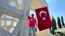 15 Temmuz’un 10’uncu yılında Şehitler Makamı’na ziyaretçi akını: "İslamda ölüm ve cuma dışında okunan sela birlik ve beraberlik çağrıdır"