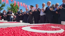 Erzurum protokolü şehitlikleri ziyaret etti