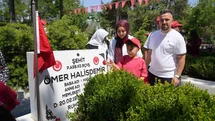 Ömer Halis Demir'in Kabrine İlk Ziyaret