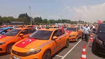 İstanbul'da Taksicilerden Anlamlı Kortej