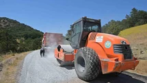 Gördes’in kritik yolunda asfalt mesaisi başladı