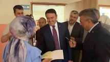 Kütahya Valisi Öğrencilere Dondurma İkram Etti