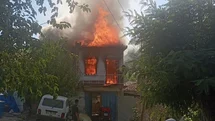 Bayındır'da İki Katlı Ev Yandı