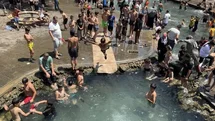 Diyarbakır Sıcaklarında Süs Havuzuna Akın Edildi