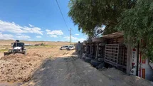 Başkale'de Tır Devrildi