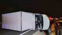 Karabük'te Kamyonet Devrildi, Sürücü Yaralandı