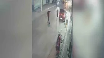 Kasklı saldırgan iş yerini kurşunladı: 1 yaralı