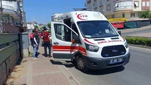 Antalya'da Motosiklet ve Otomobil Çarpıştı