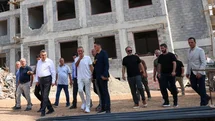 Vali Toros, Akdeniz'de Yapımı Devam 24 Derslikli Lise İnşaatında İncelemede Bulundu