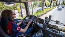 İzmir'de Kadın İtfaiyeci Dikkatleri Üzerine Çekiyor