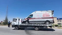 Niğde'de Ambulans ve Otomobil Çarpıştı