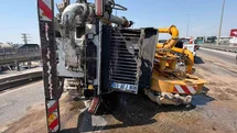 Antalya'da Beton Pompası Kamyonu Kaza Yaptı