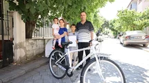 Denizli'de Çocuklara Bisiklet Dağıtımı