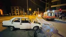 Karaman’da iki otomobilin çarpıştığı kaza ucuz atlatıldı
