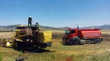 Burdur’da hasat yapan biçerdöver alevlere teslim oldu